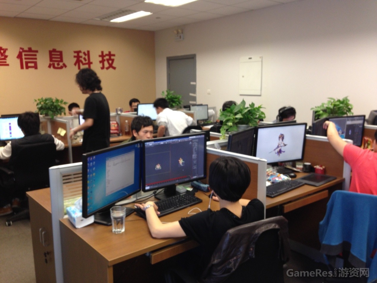 图三：美术团队的成员力求在游戏画面上达到精益求精.jpg