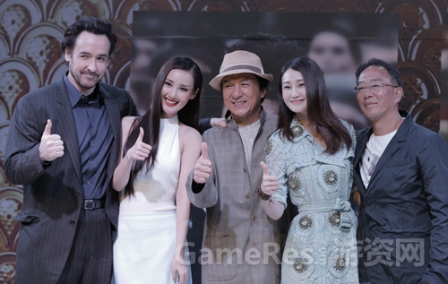　　图1 《天将雄师》发布会成龙携主创人员亮相.jpg