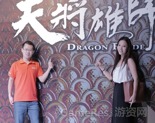 　　图6 现场花絮-37游戏罗旭与傲世堂金菁现场合影.jpg