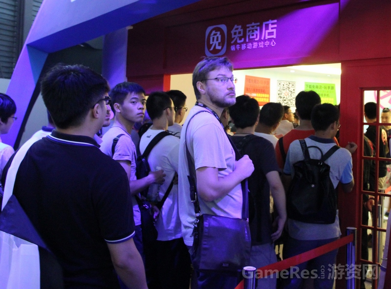 图3 免卡的排队架势让老外很彷徨啊.JPG