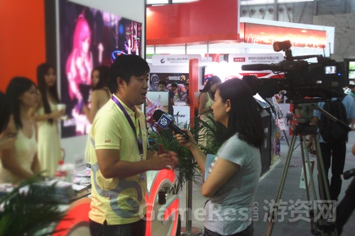 图5：STV上海电视台采访报道.jpg