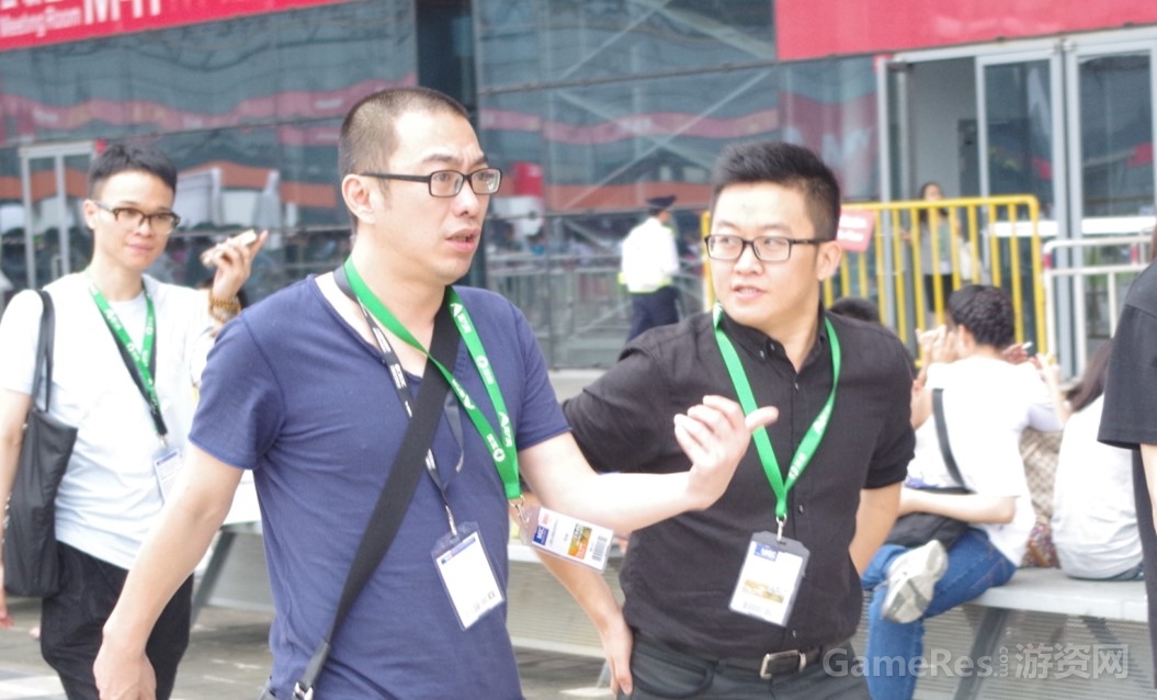 图4宁财神、野火网络CEO楚达CJ场馆外交谈.jpg