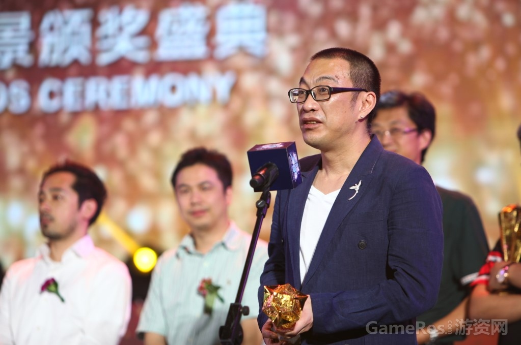 图10宁财神领取最受期待游戏奖并发表感言.jpg