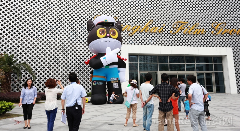 【图2：黑猫警长8米气模亮相美影厂】.jpg