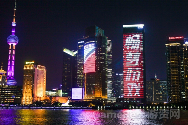 图7 登临上海之巅.jpg