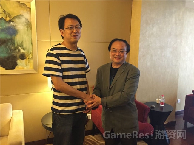 图2 互爱互动副总张宇（左）与温瑞安大师（右）.jpg