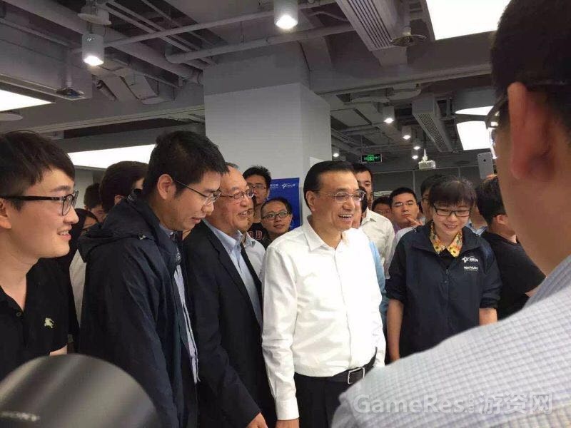 （图1）李大大身边的美女CEO是谁.jpg
