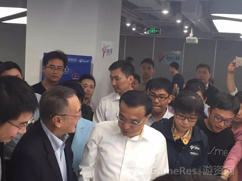 （图2）李大大身边的美女CEO是谁.jpg