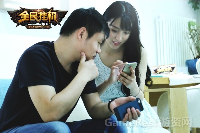 图7《全民挂机》美女主播与玩家聊游戏.jpg