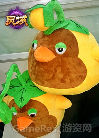 图2 首款周边小山鸡抱枕.jpg