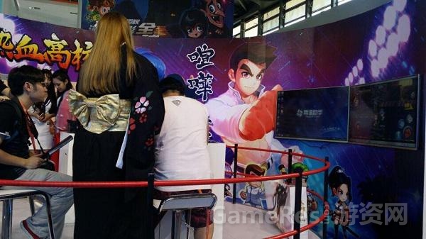 图1《热血高校》擂台PK赛，玩家排队等候.jpg