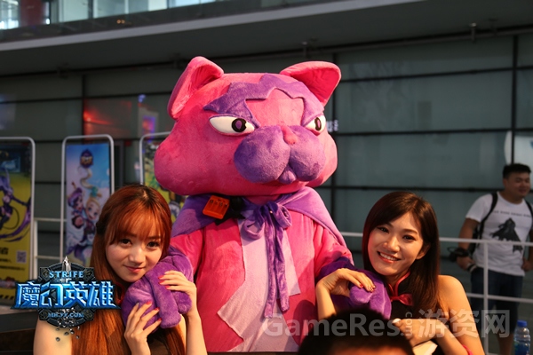 图2 猫哥艳福不浅.jpg