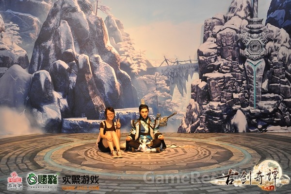 图4 玩家热情合照.jpg