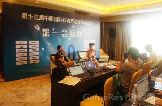图3：会后第一会客室媒体采访.JPG