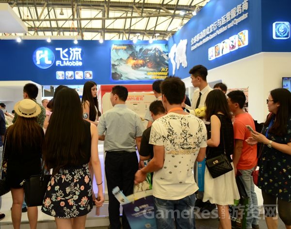 图1.飞流展区人气不减.jpg
