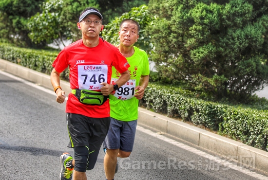 图2 为抗战老兵而奔跑.jpg