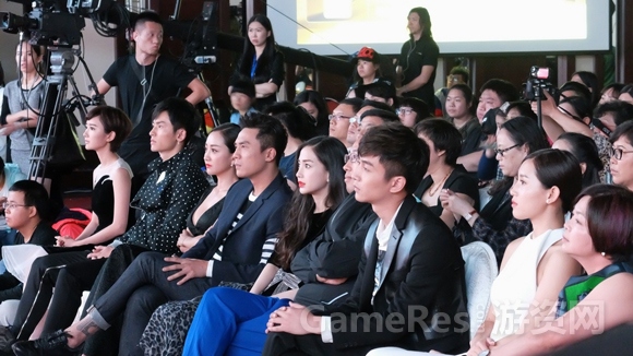 图3-主演人员到场造势.jpg