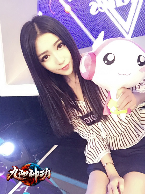 图4（美女主持QIGA-张羡）.jpg