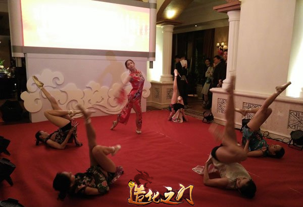 图8·造化之门发布会现场表演.jpg