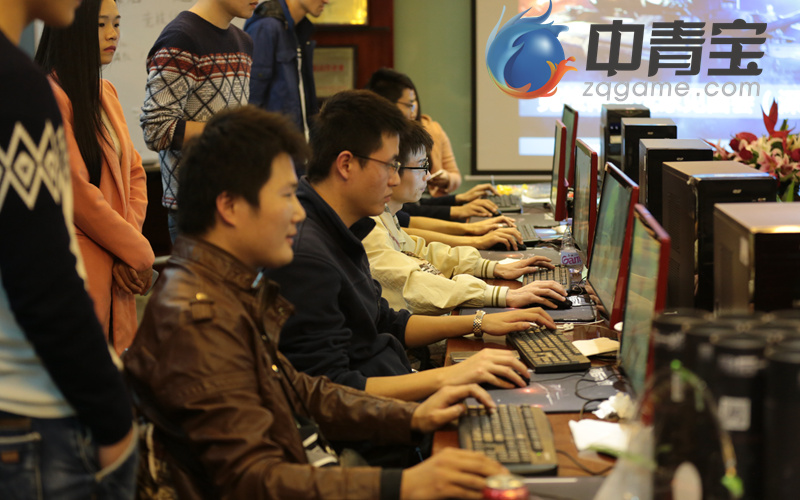 图02：首批玩家体验比赛模式.jpg