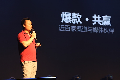 图4天马时空CEO刘惠诚在讲解.JPG