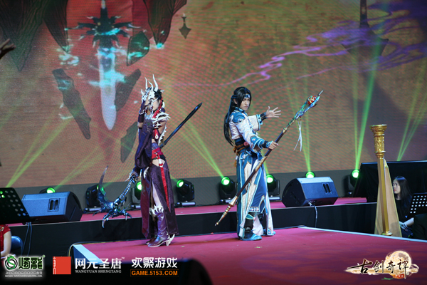 图9 古剑OL六大门派coser表演（咒隐、司命）.JPG