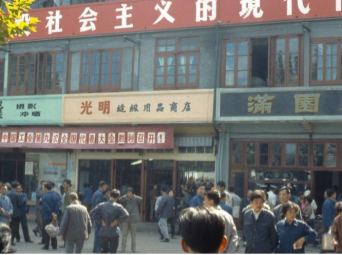 走在地铁上1181.png