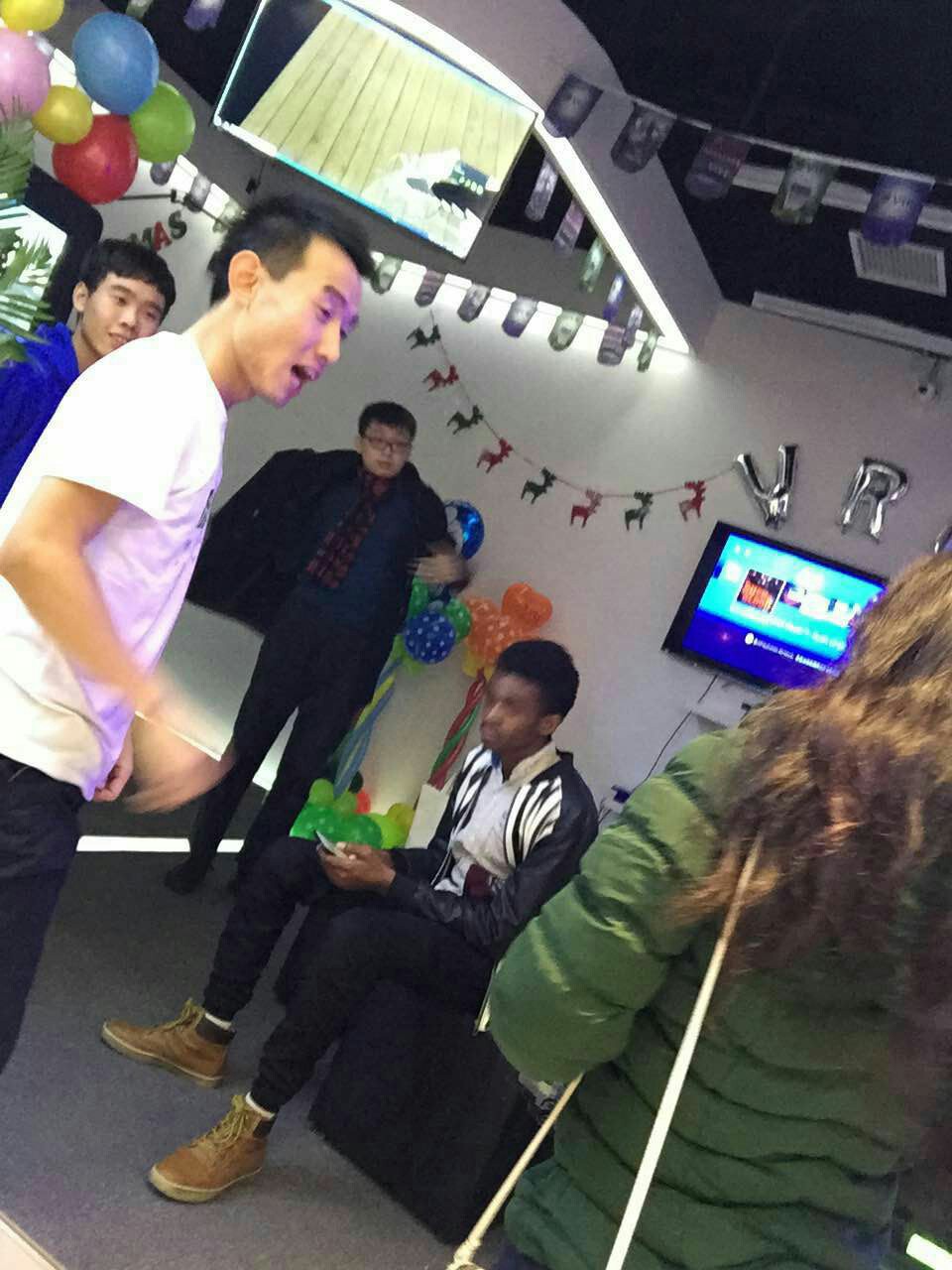 图7：别样风景线：尽管肤色不同爱VRE的心却并无两样.jpg