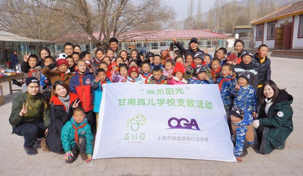 图8 志愿者与孩子们在支教活动中度过难忘的日子.jpg
