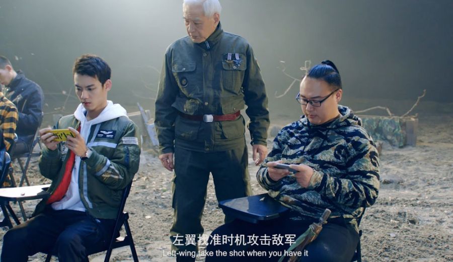 图2：抗战老兵指导玩家赢得胜利.jpg