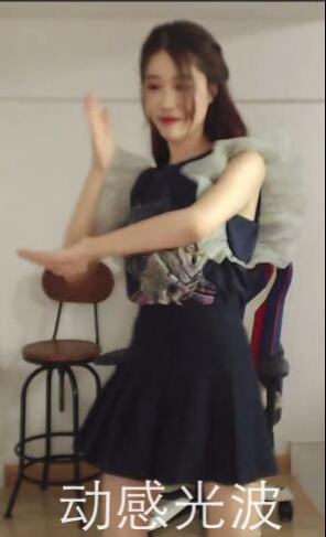 主播轩子巨2兔配音小猪佩奇 网友：《声临其境》应该邀请你！555.png