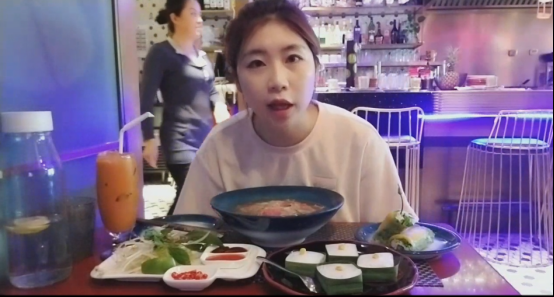 虎牙美食美女主播带你吃遍全世界！越南的夜店原来都在白天？287.png.png