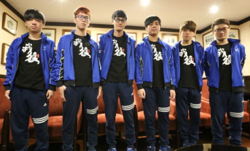 LOL：冠军UZI抛弃队友只选虎牙？虎牙为何能一直续约UZI290.png