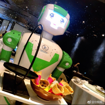 （修改版）虎牙美食女神主播探店上海机器人餐厅 解锁机器人上菜新姿势！(1)539.png.png