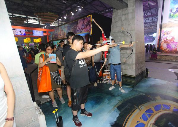 图3 参与射箭游戏的玩家.jpg