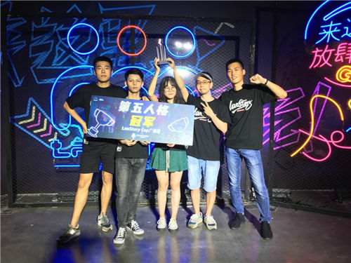 随着TIW战队捧起了LanStory Cup的冠军奖杯174.png