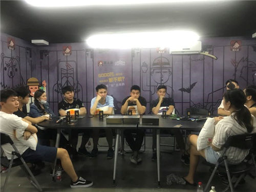 随着TIW战队捧起了LanStory Cup的冠军奖杯394.png