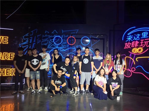 随着TIW战队捧起了LanStory Cup的冠军奖杯633.png