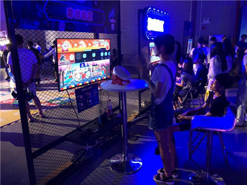 随着TIW战队捧起了LanStory Cup的冠军奖杯701.png