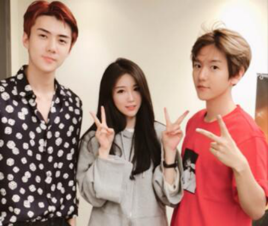 1_Exo吴世勋边伯贤虎牙直播吃鸡 美女主播小熊零距离采访468.png