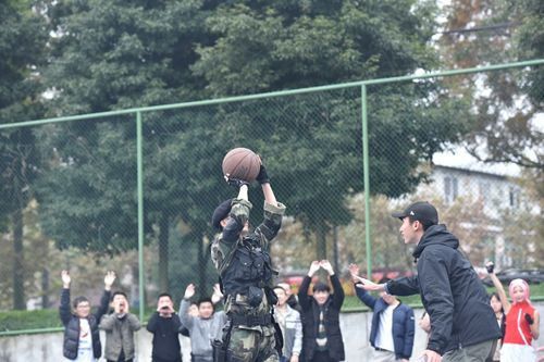 8-1P925104325647.jpg
