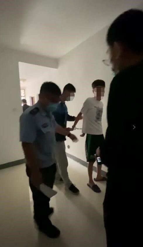 涉案人员被警方成功抓获1.jpg