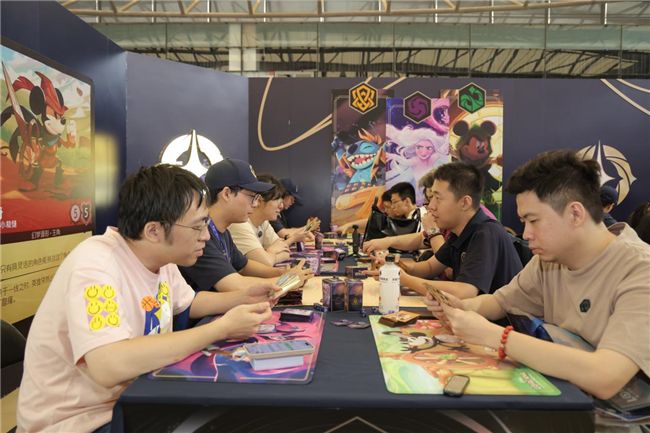 德國百年品牌Ravensburger睿思攜手迪士尼進入TCG領域，全新卡牌產品領跑ChinaJoy